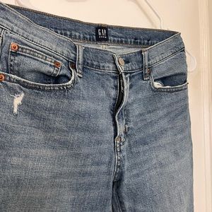 Distressed Crop Girlfriend Jeans